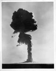 Zweite britische Atombombe explodiert, 15. Oktober 1953